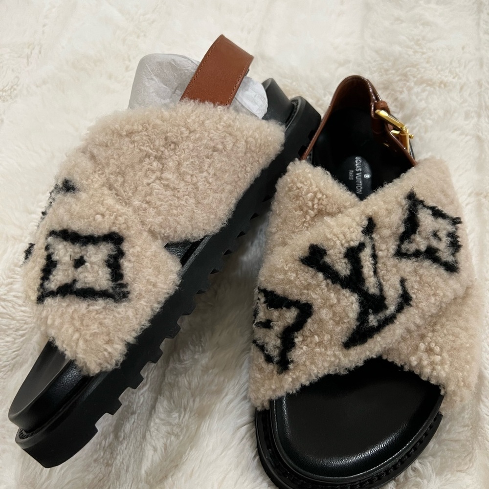 Louis Vuitton PASEO FLAT COMFORT SANDAL EU 38 US Size 8 - Picture 9 of 16
